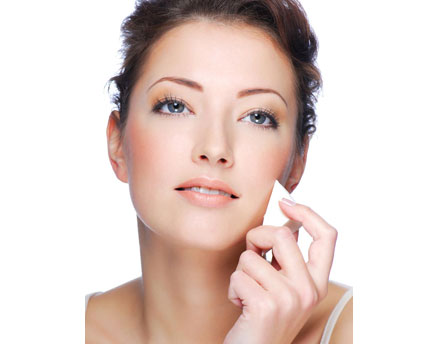9 saveta za pravilnu negu masne kože i prevenciju akni